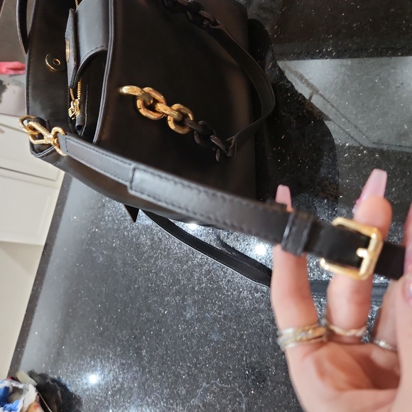 Michael Kors CYNTHIA SMALL NORTH SOUTH CONVERTIBLE SATCHEL black leather - Picture 10 of 13